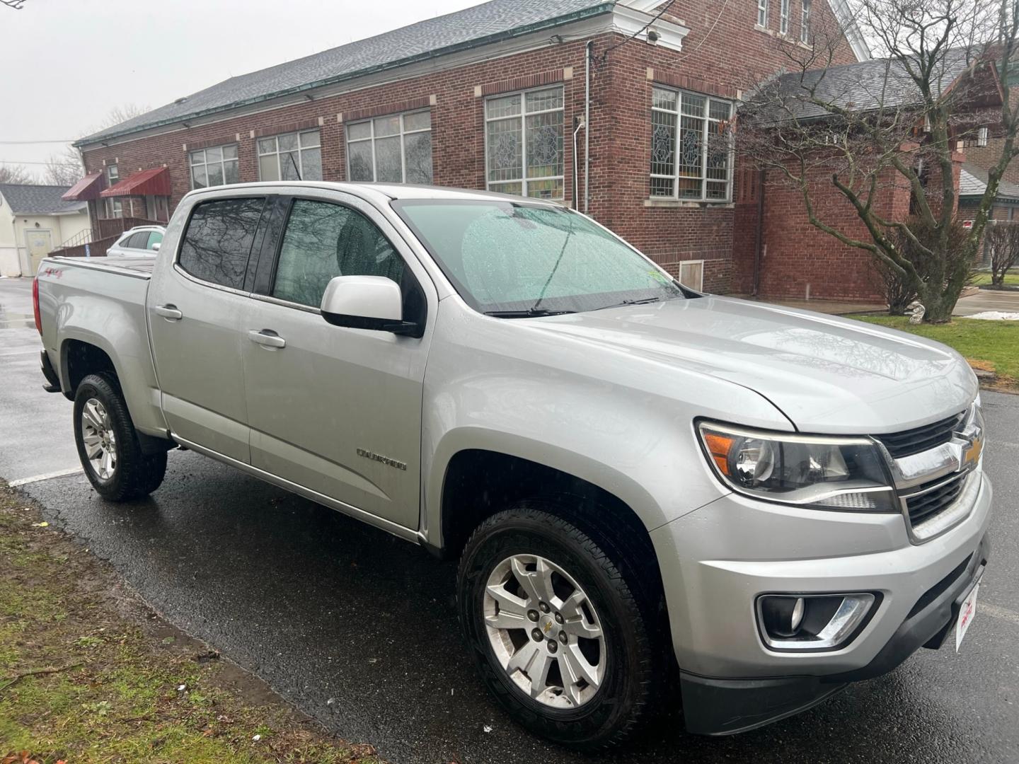 2015 SILVER /Gray Chevrolet Colorado LT CREW CAB 4WD Short Box (1GCGTBE36F1) with an 3.6L V6 DOHC 24V GAS engine, 6 SPEED AUTOMATIC transmission, located at 1018 Brunswick Ave, Trenton, NJ, 08638, (609) 989-0900, 40.240086, -74.748085 - A real nice Chevy Colorado Pick up Crew Cab!! All serviced up and ready for the road! Financing available - Photo#1